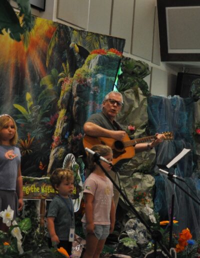 Andrew Walker leading a children's singing workshop